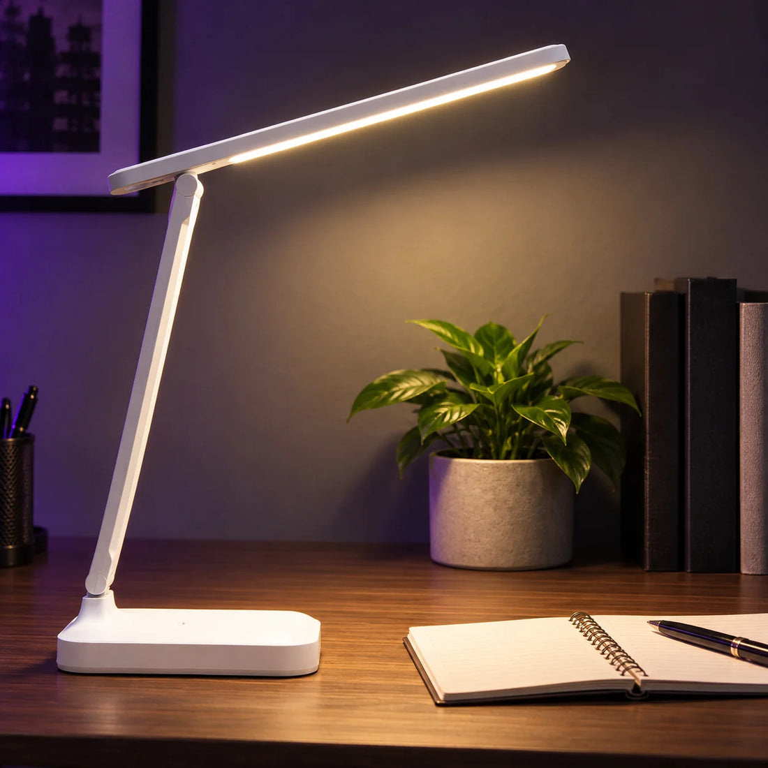 Lampada da Scrivania 7‑in‑1 – Luce e Organizzazione