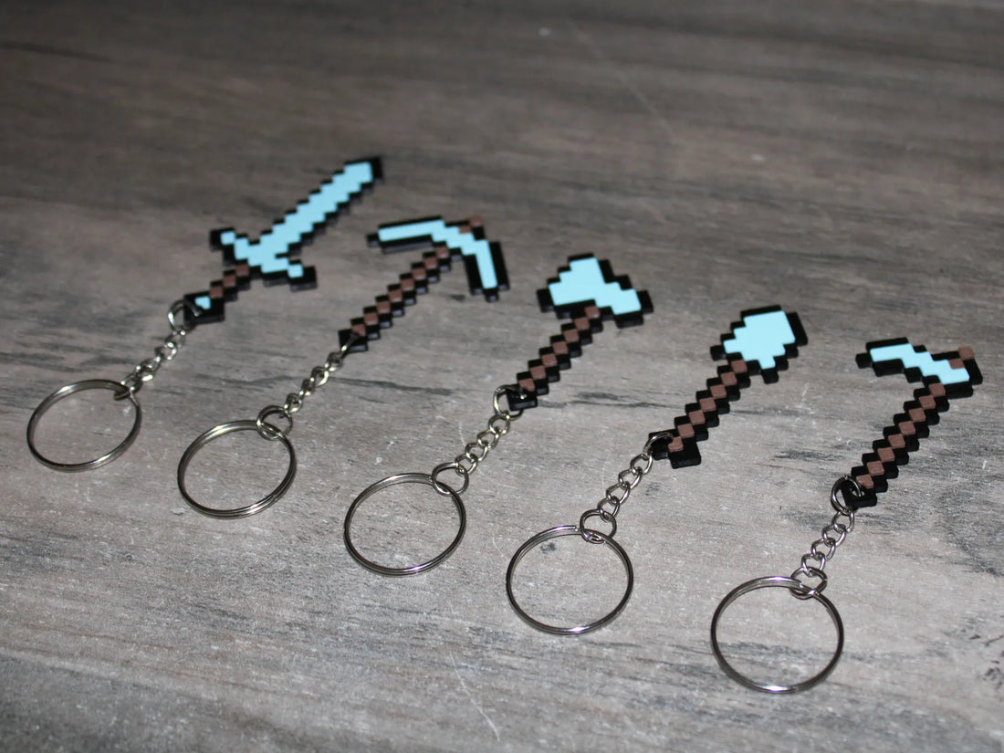 Minecraft Sword & Pickaxe Keychain Collection – Portachiavi 3D da Collezione