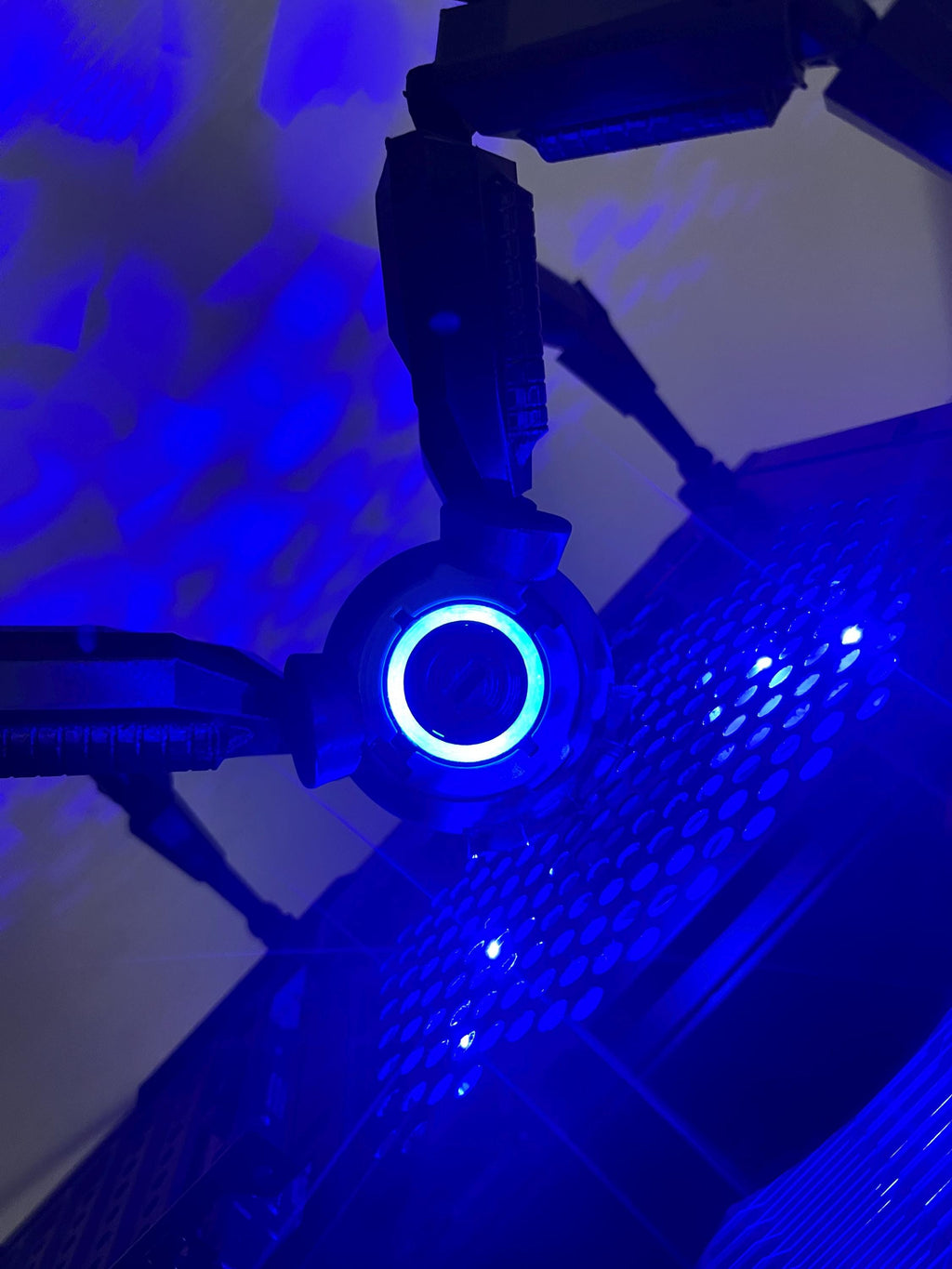 Arc Raiders Leaper Figure, Magnetic Floating Collectible, RGB Robot Statue, Gamer Desk Decor, Gaming Gift, Sci-Fi Fan Art Collectible