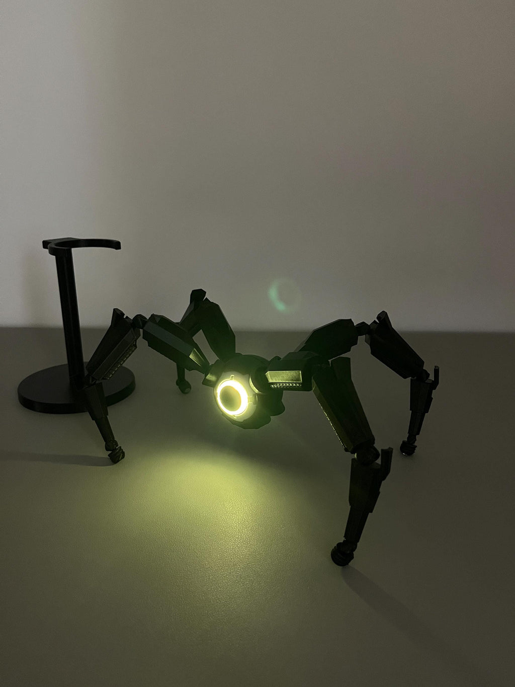 Arc Raiders Leaper Figure, Magnetic Floating Collectible, RGB Robot Statue, Gamer Desk Decor, Gaming Gift, Sci-Fi Fan Art Collectible
