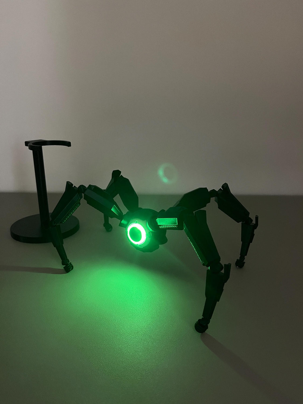 Arc Raiders Leaper Figure, Magnetic Floating Collectible, RGB Robot Statue, Gamer Desk Decor, Gaming Gift, Sci-Fi Fan Art Collectible